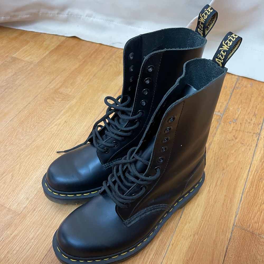 1460 WOMEN'S NAPPA LEATHER LACE UP BOOTS